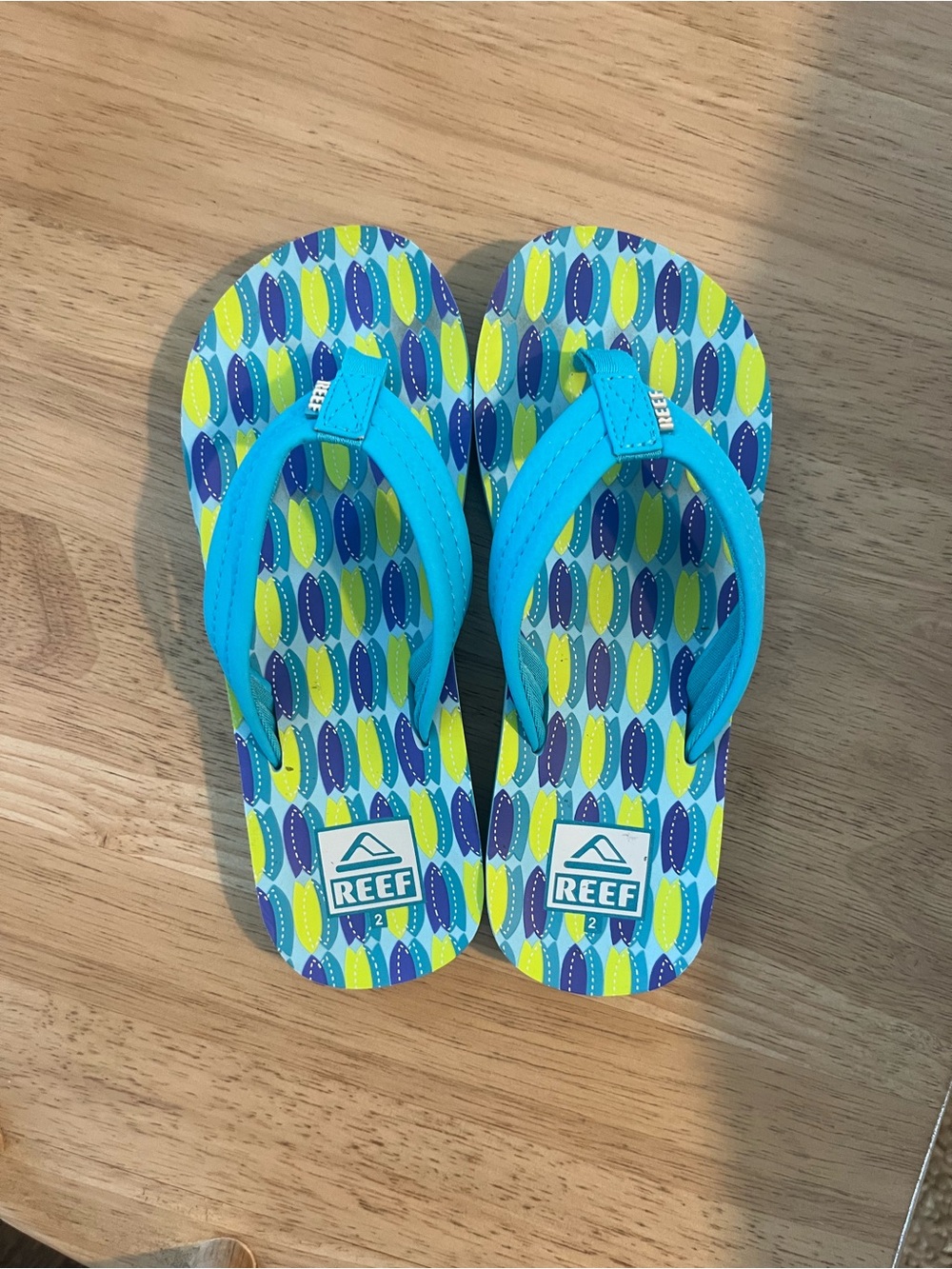 Reef Turquoise Flip Flops size 2 kids